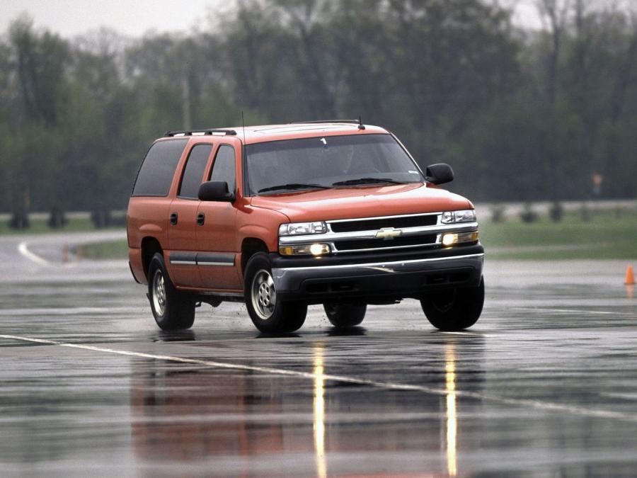  Chevrolet Suburban 2003 года  (фото 3 из 8)